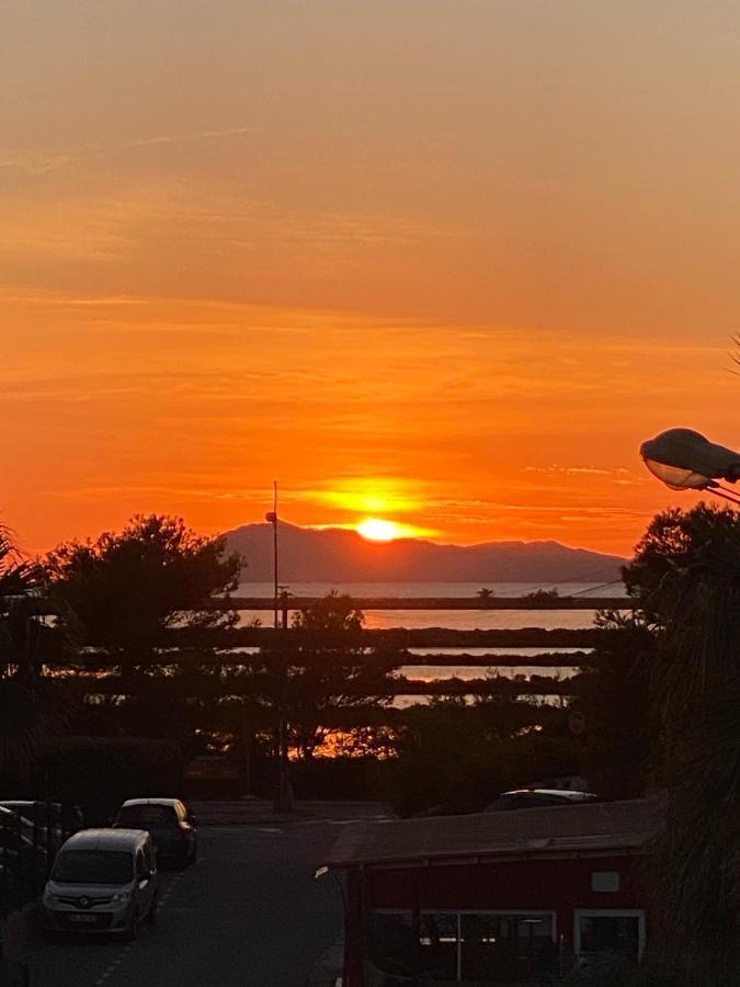 Plein Sud, Bel Appartement 20 Metres De La Plage La Capte Hyères Kültér fotó